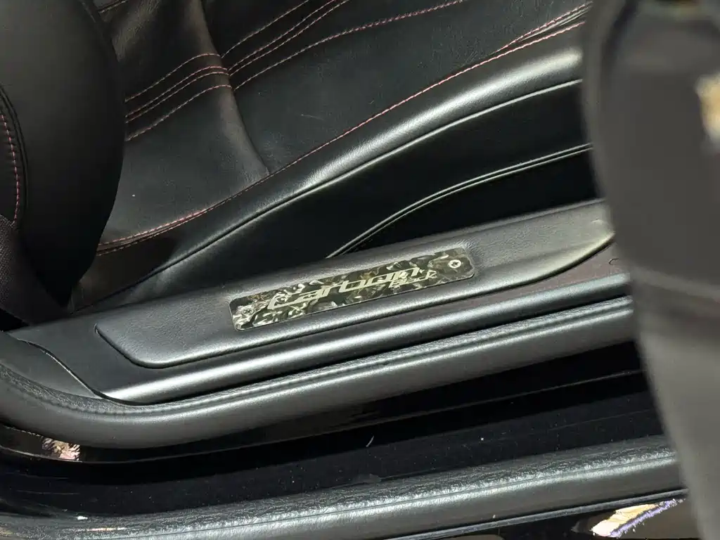 Aston Martin DB9 — миниатюра 21