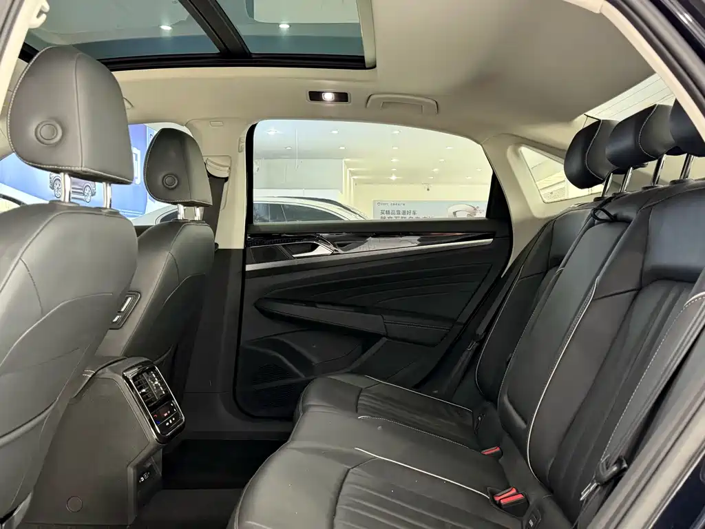 Volkswagen Passat 2022 330TSI Elite