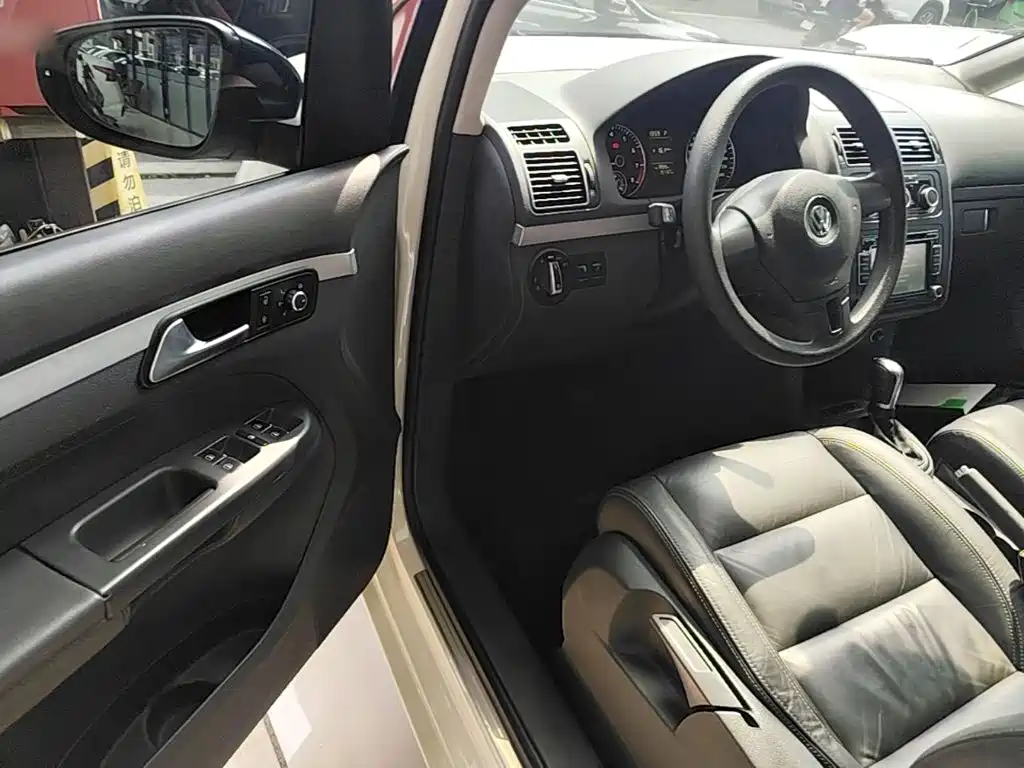 Volkswagen Touran — миниатюра 16