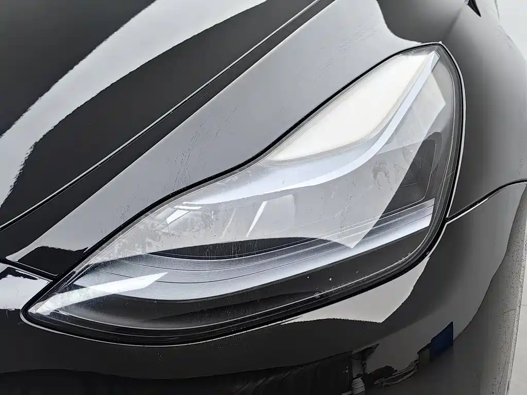 Tesla Model Y — миниатюра 7