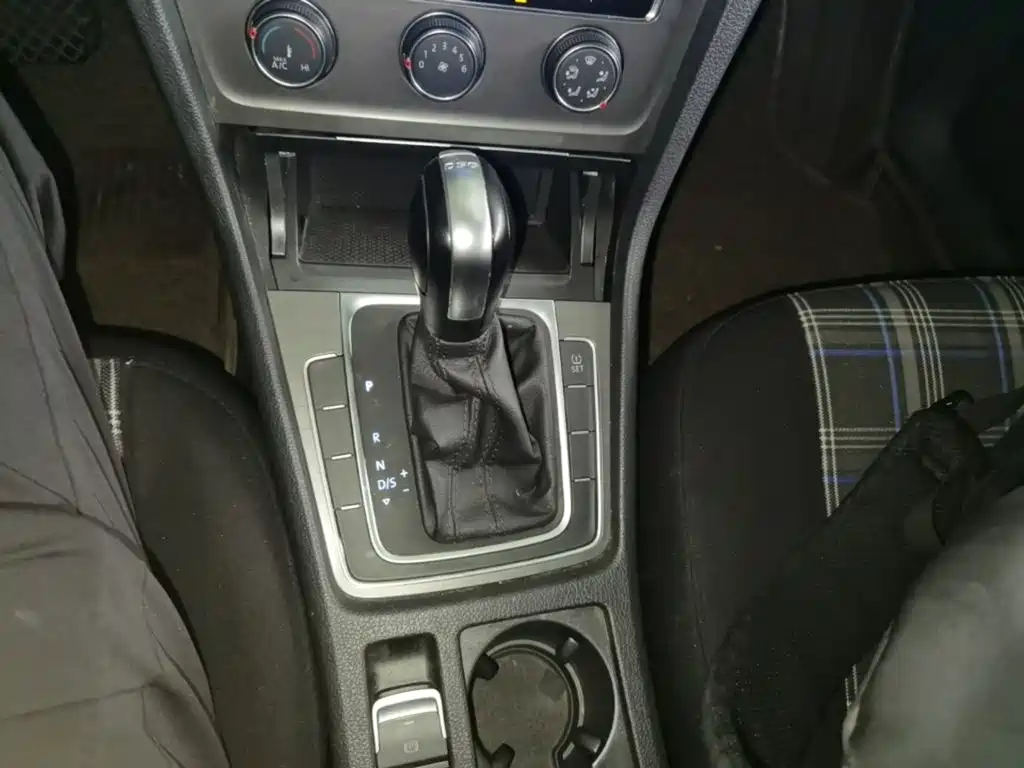 Volkswagen Golf — миниатюра 14
