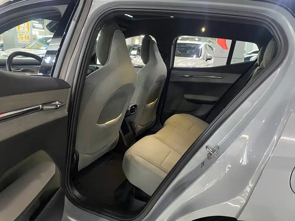 Volvo EX30 — миниатюра 6