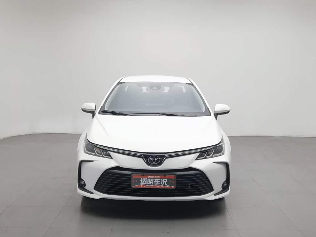 Toyota Corolla 1.2 л 2023 г. Белый, пробег 18500 км