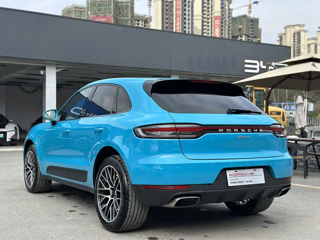 PORSCHE MACAN