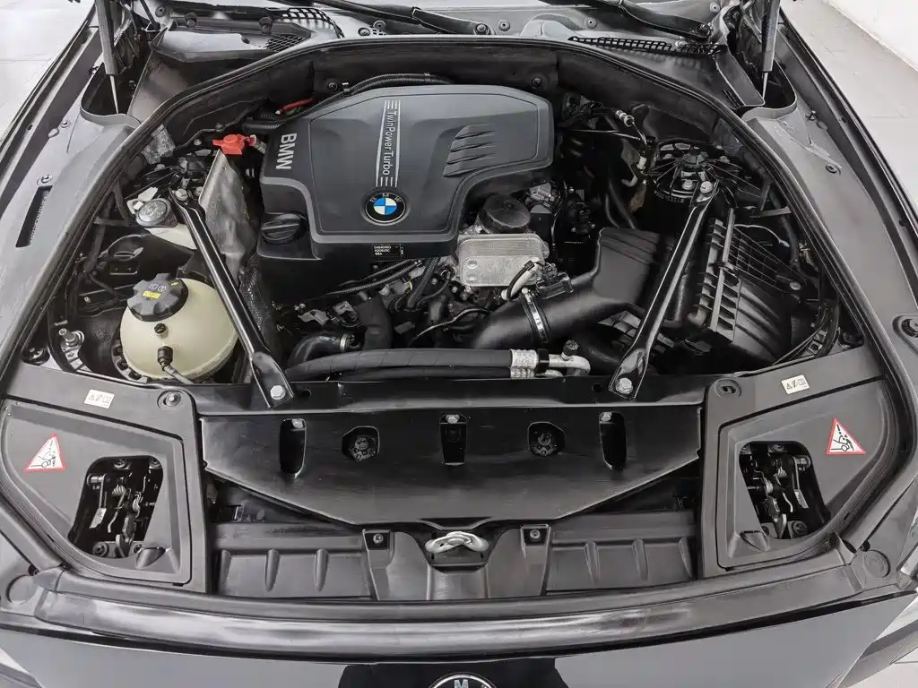 BMW 5 Series — миниатюра 6