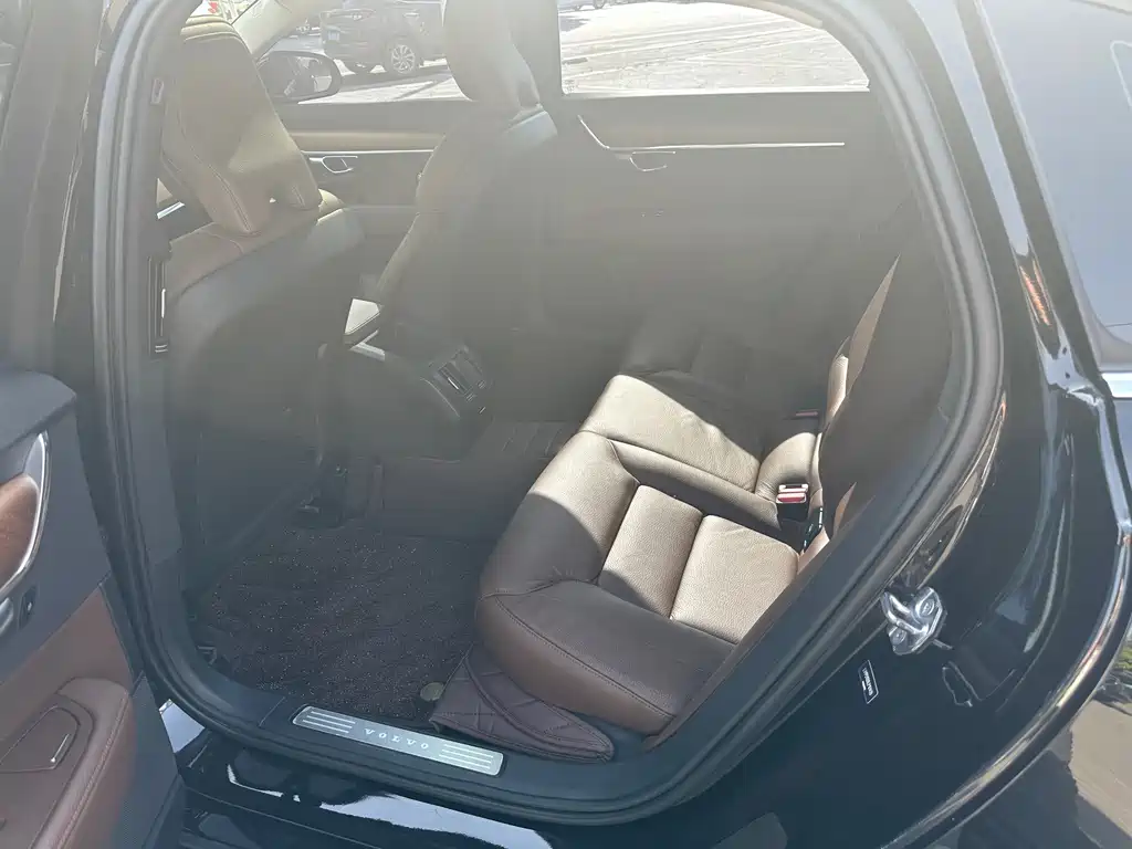 Volvo S90 — миниатюра 6