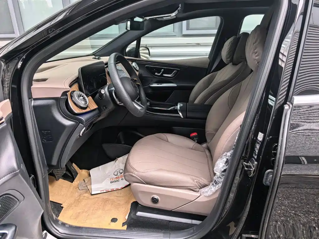 Mercedes-Benz EQE SUV — миниатюра 9
