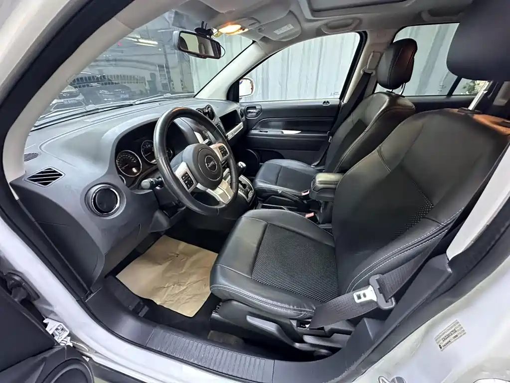 Jeep Compass (Import) — миниатюра 7