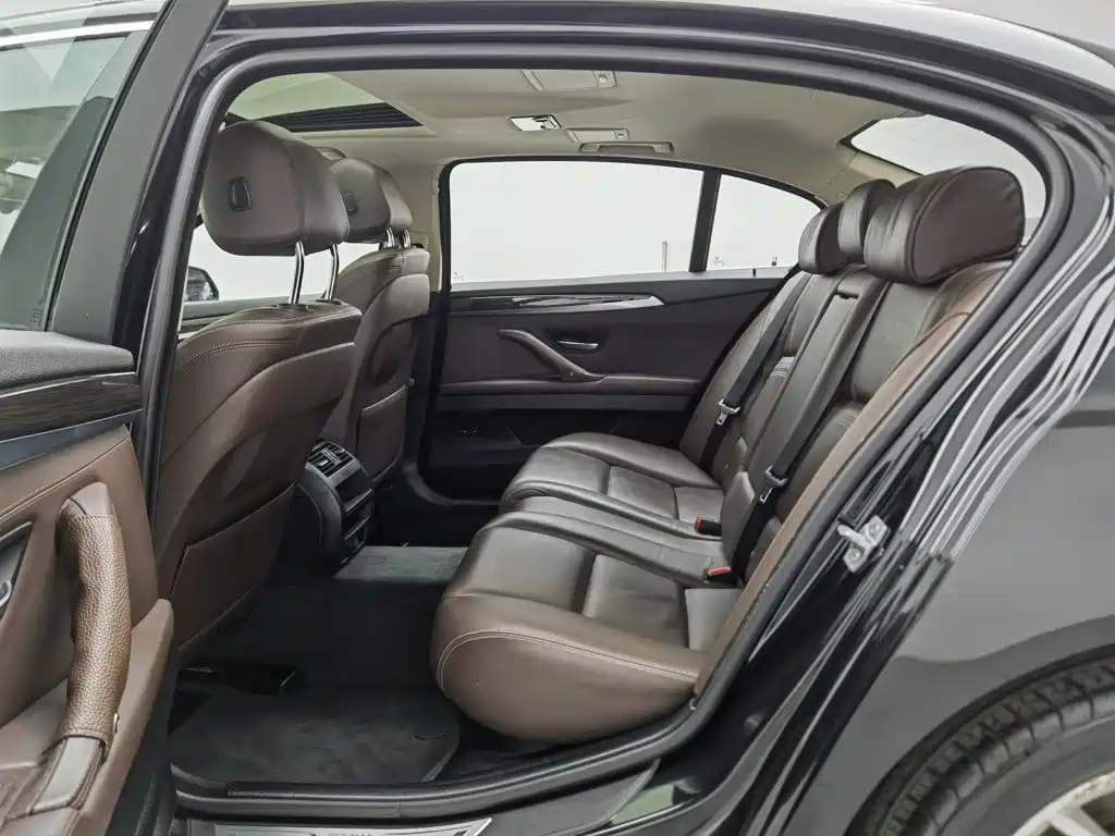 BMW 5 Series — миниатюра 15