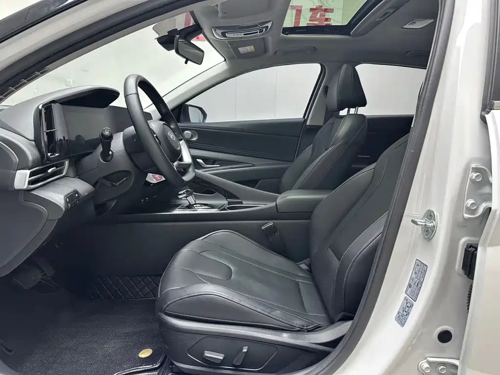 Hyundai Elantra — миниатюра 4