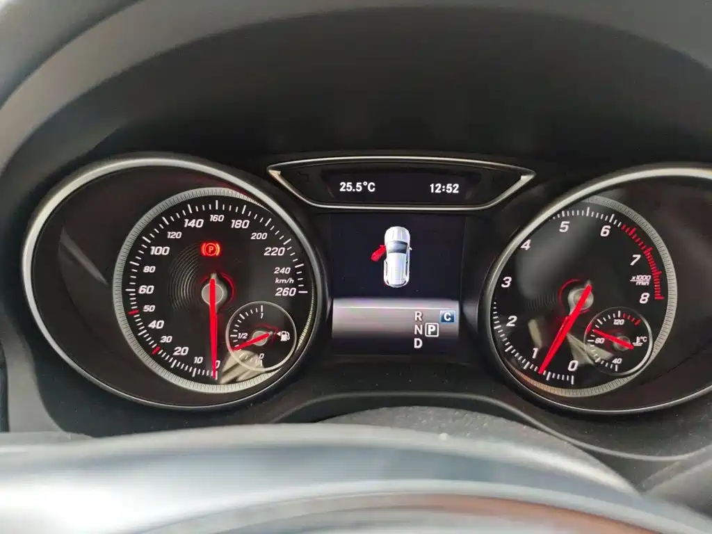 Mercedes-Benz GLA — миниатюра 12