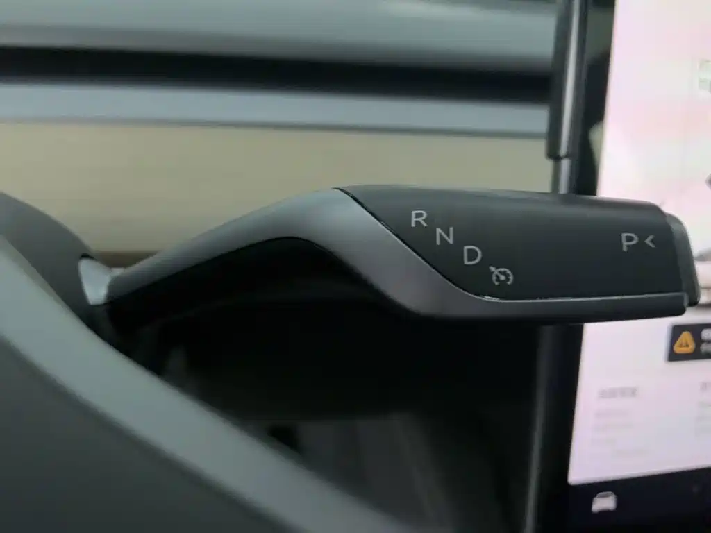 Tesla Model Y — миниатюра 14