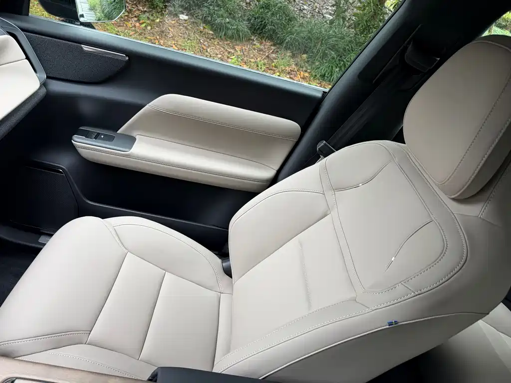 Volvo XC70 PHEV — миниатюра 7