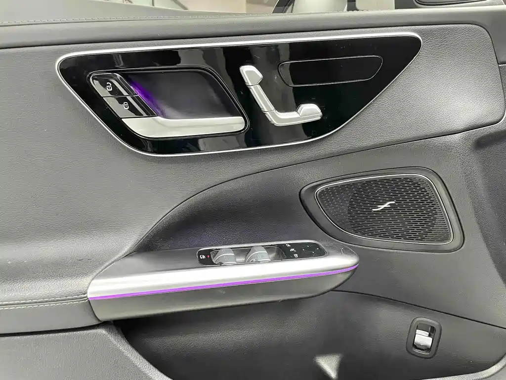 Mercedes-Benz C-Class — миниатюра 13
