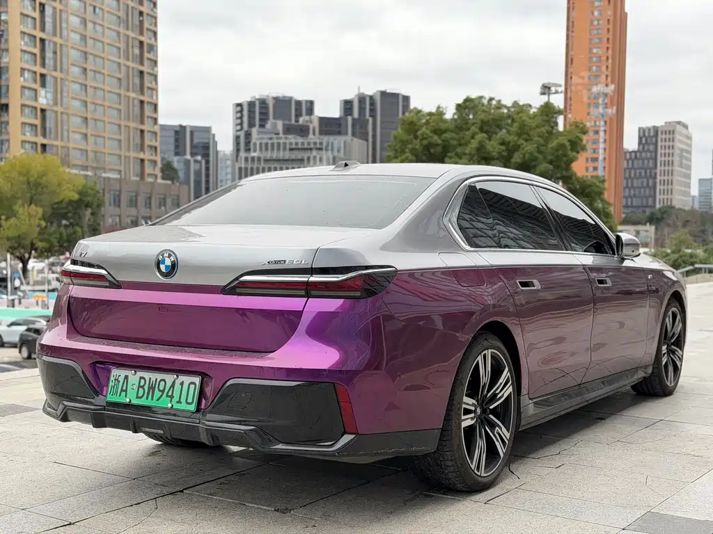 BMW I7