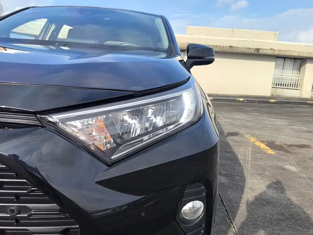 Toyota RAV4 — миниатюра 4