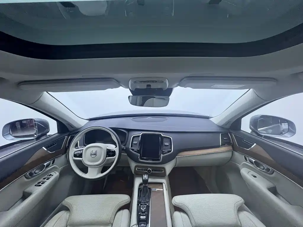 Volvo XC90 2018 T6 7 мест