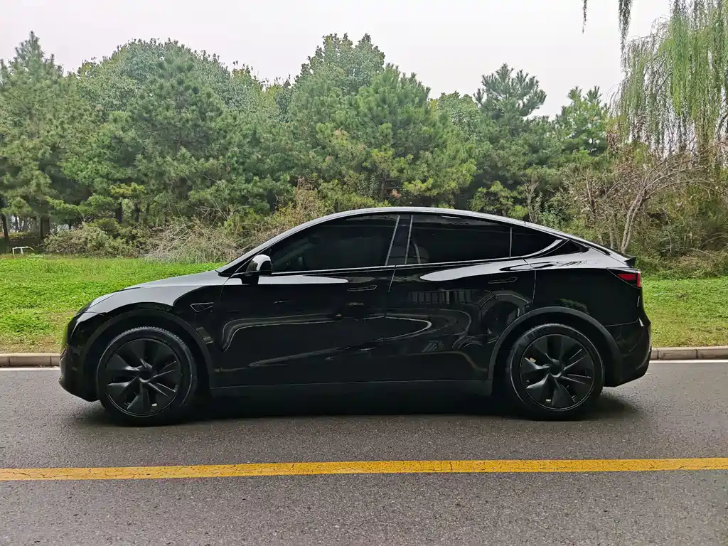 Tesla Model Y 2023 — фото 12