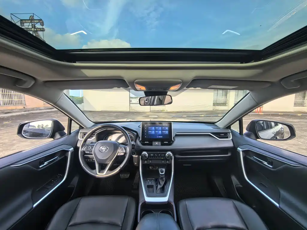 Toyota RAV4 — миниатюра 8