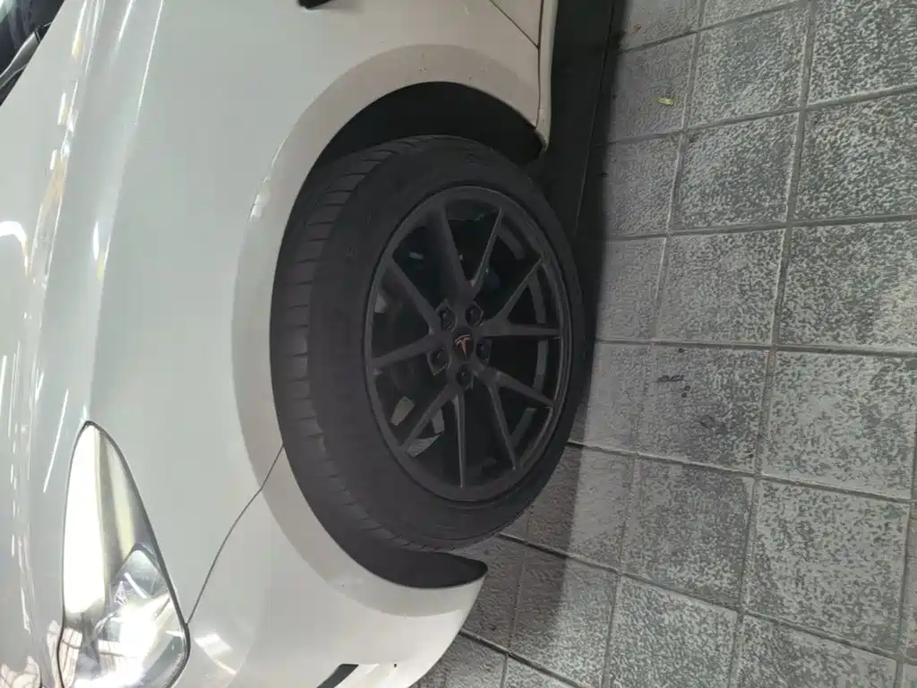 Tesla Model 3 — миниатюра 23