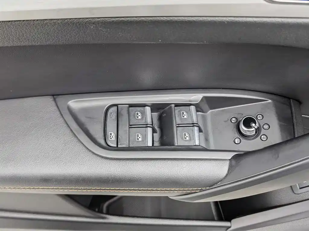 Audi Q5L — миниатюра 9