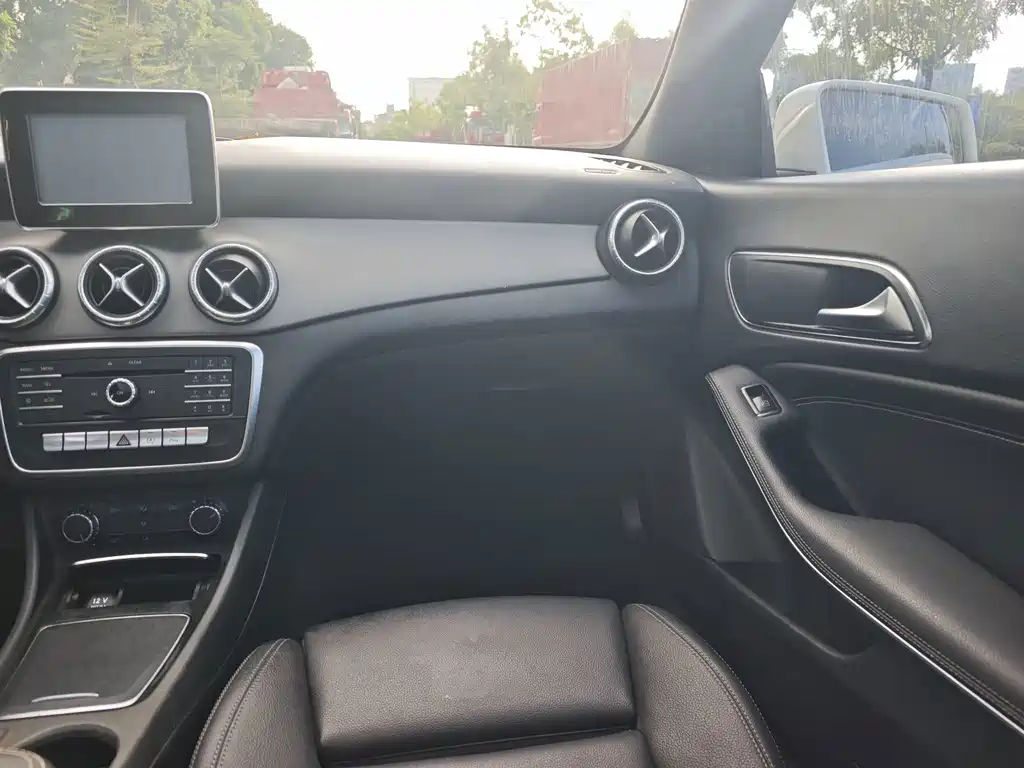 Mercedes-Benz CLA (Import) — миниатюра 17