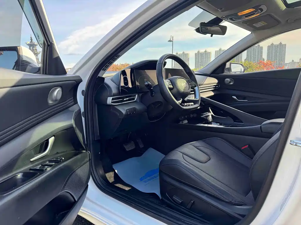 Hyundai Elantra — миниатюра 7