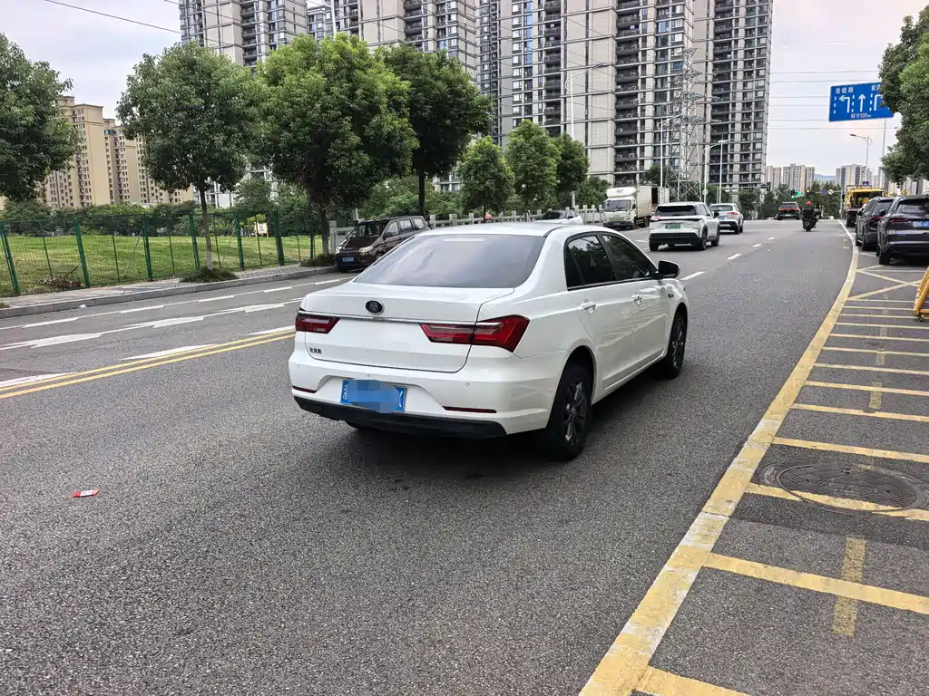 BYD Qin — миниатюра 6