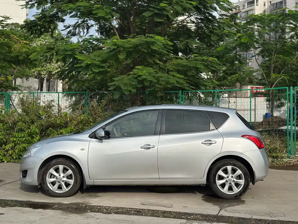 Nissan Tiida — миниатюра 3