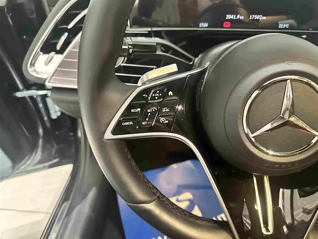 Mercedes-Benz E-Class — миниатюра 9