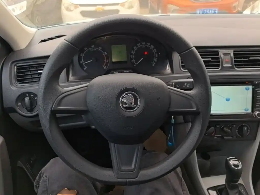 Skoda Rapid — миниатюра 11