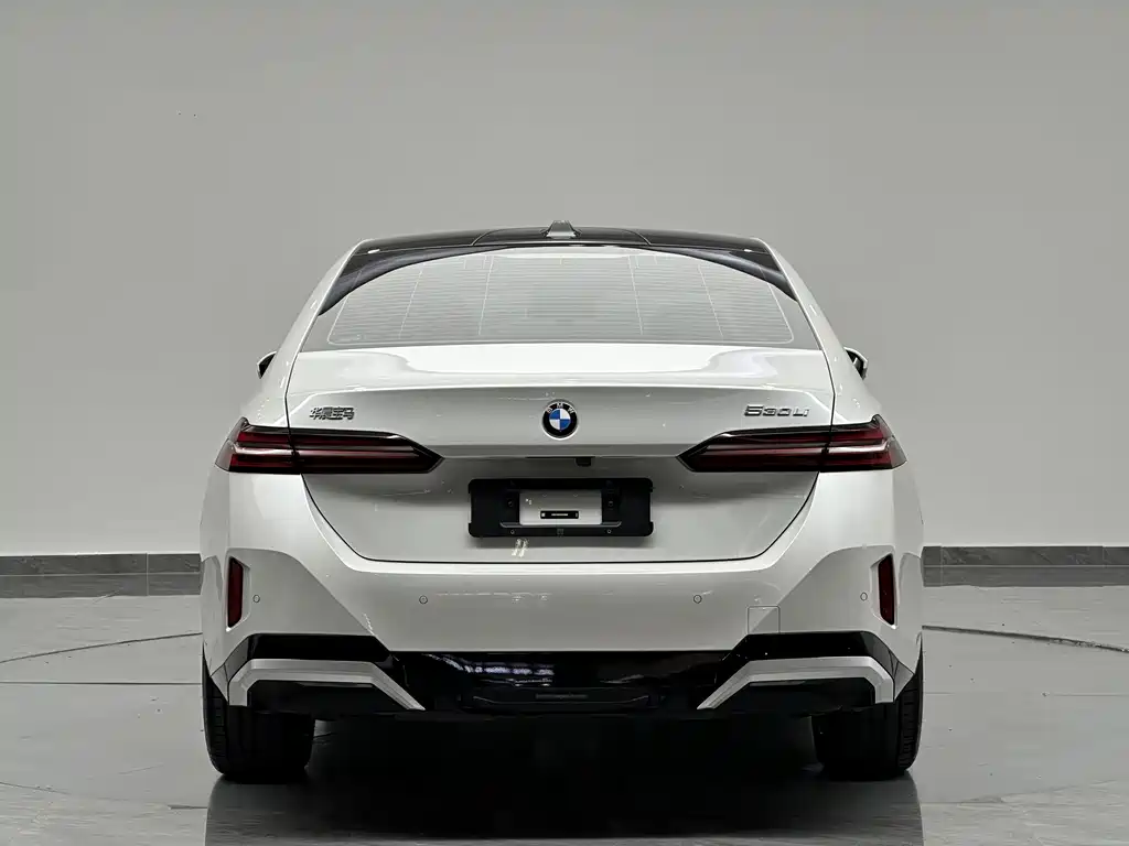 BMW 5 Series — миниатюра 8