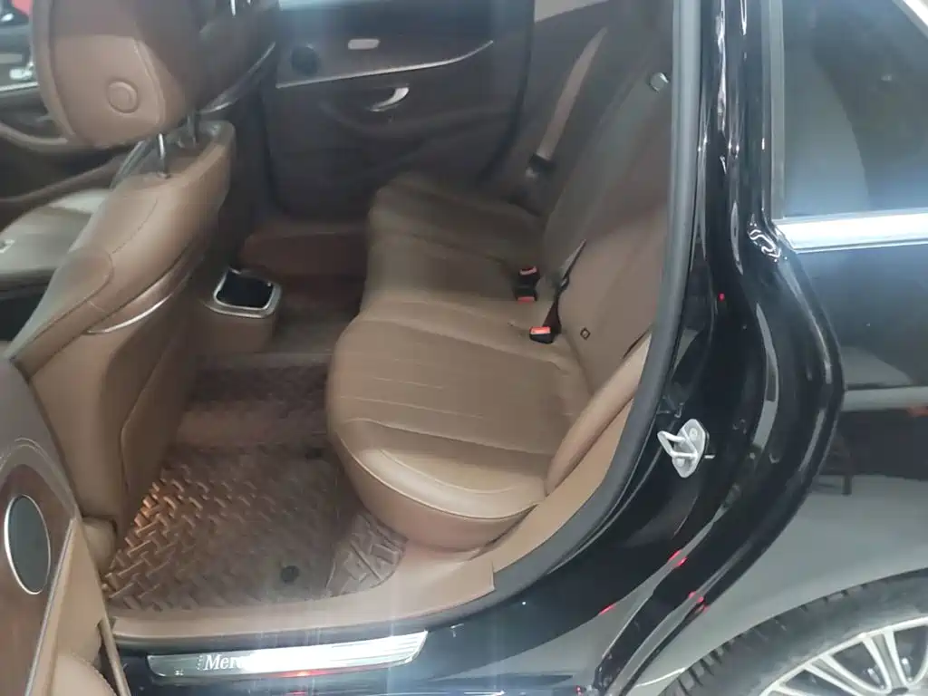 Mercedes-Benz E-Class — миниатюра 17