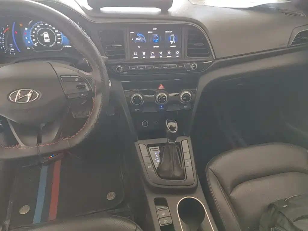 Hyundai Elantra — миниатюра 10