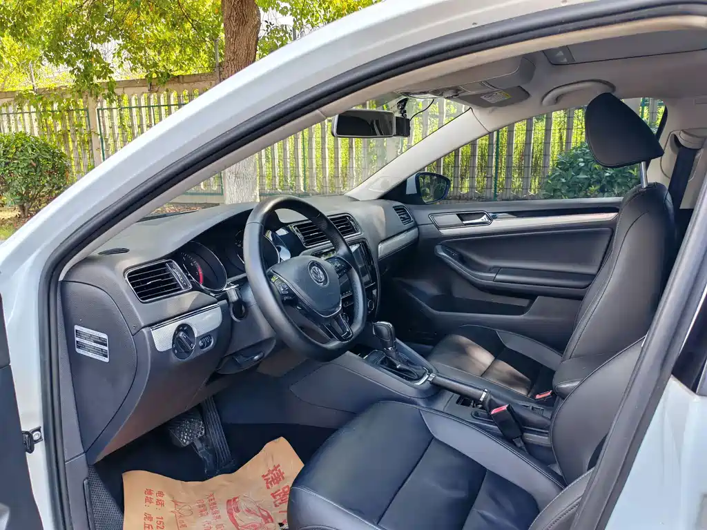 Volkswagen Sagitar — миниатюра 4