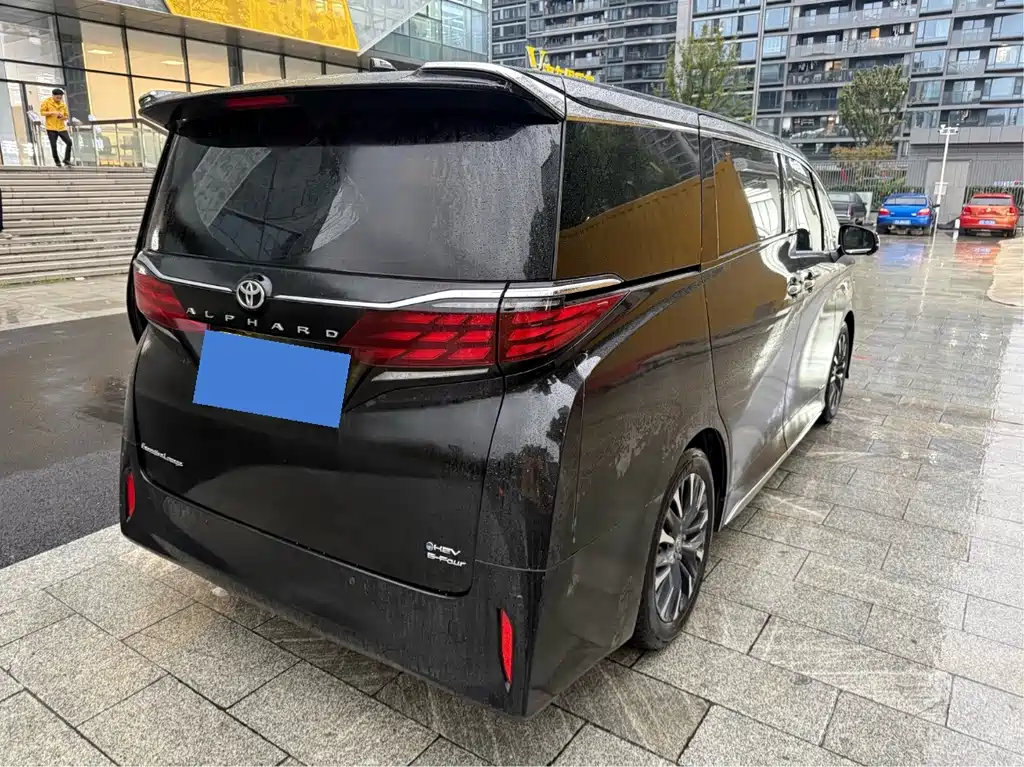 Toyota Alphard — миниатюра 13