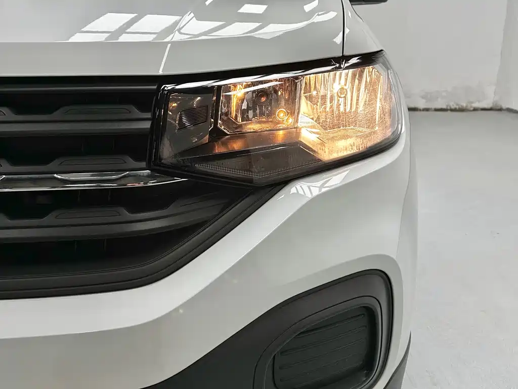 VOLKSWAGEN EXPLORING THE SHADOW