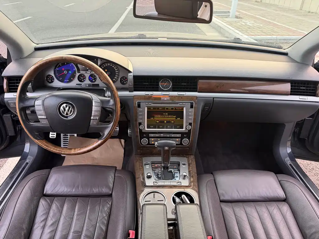 Volkswagen Phaeton — миниатюра 11