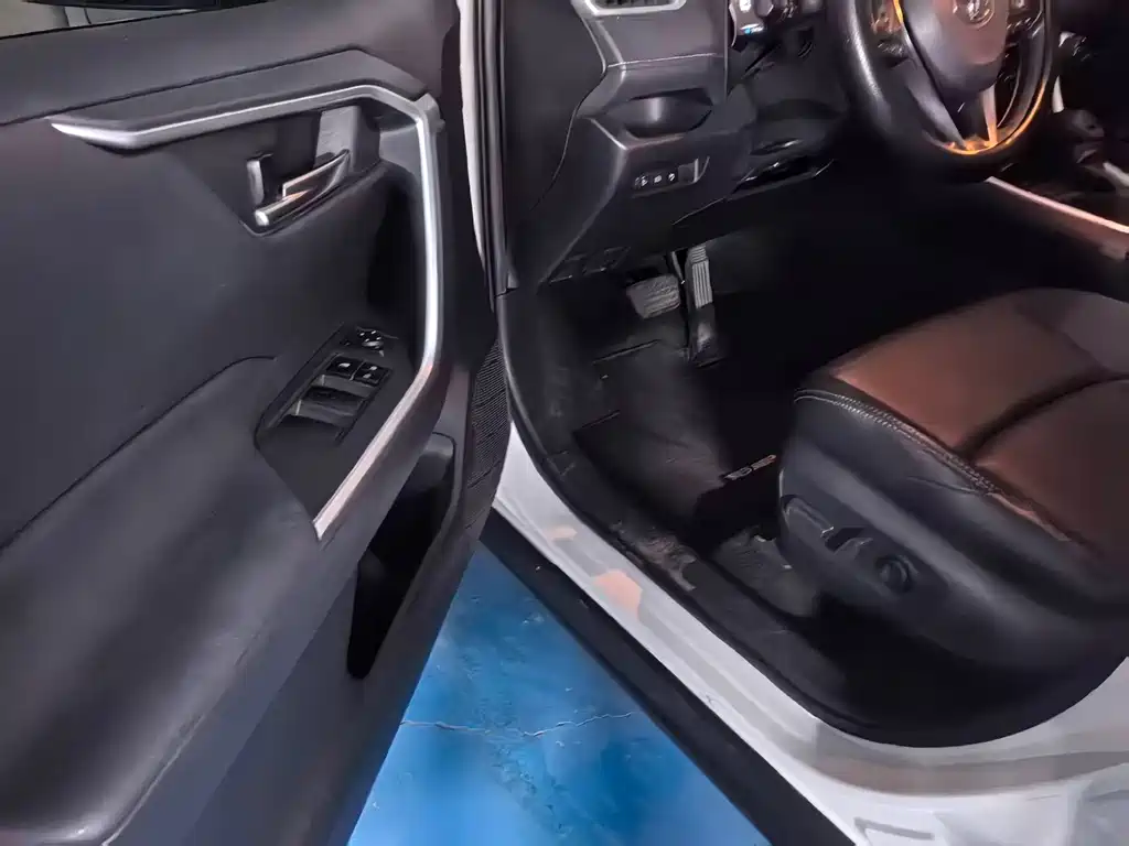 Toyota Wildlander 2.0L CVT 4WD Luxury Edition, фото 7