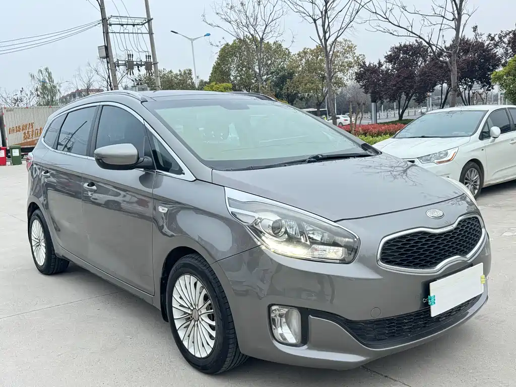 Kia Carens — миниатюра 3