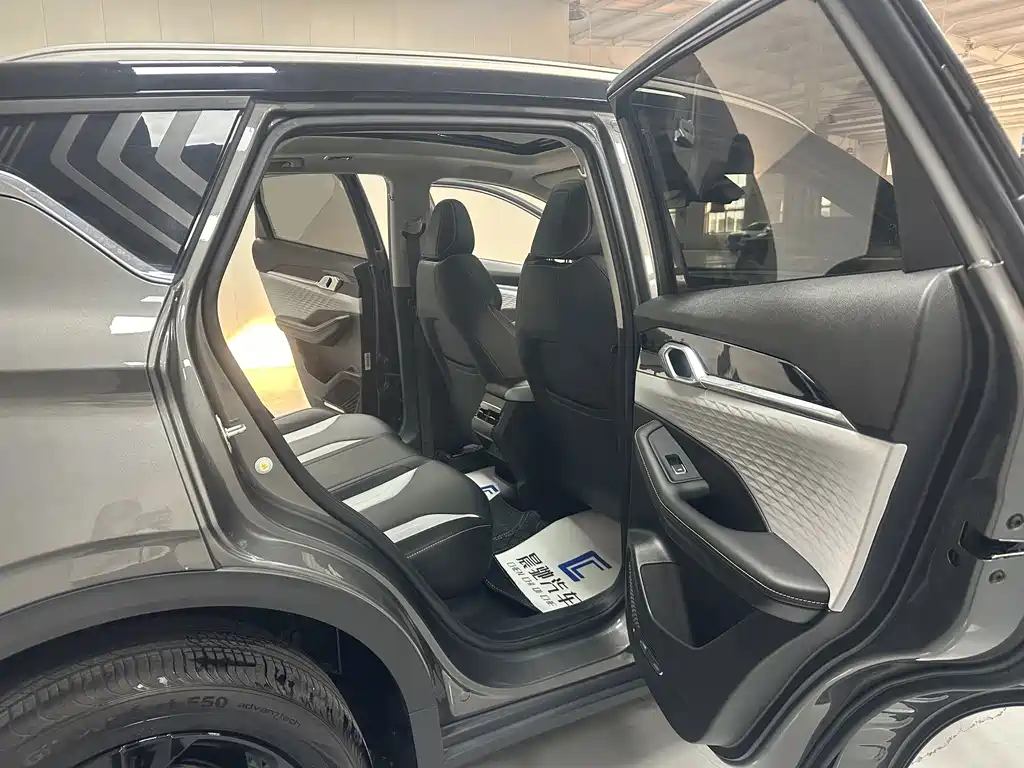 Geely Binyue — миниатюра 13