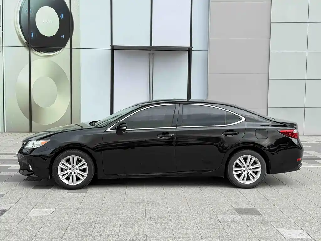 Lexus ES — миниатюра 9