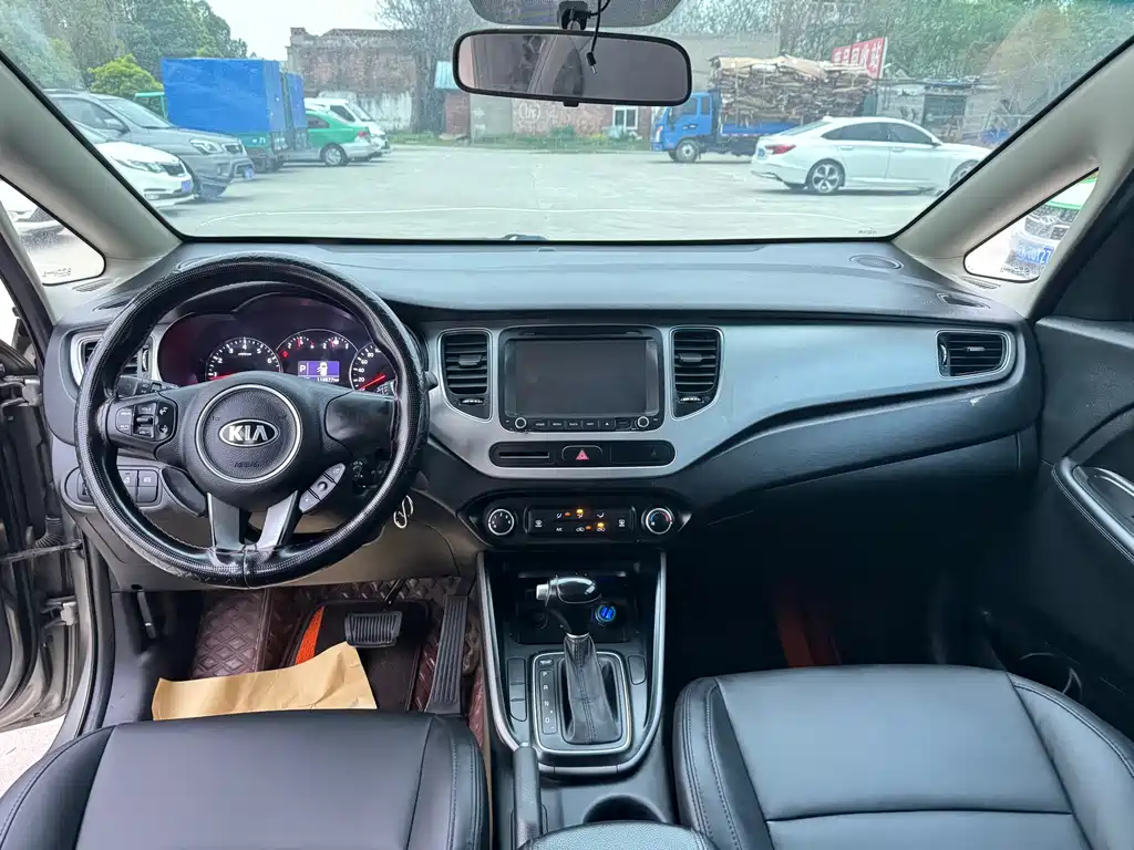 Kia Carens — миниатюра 8