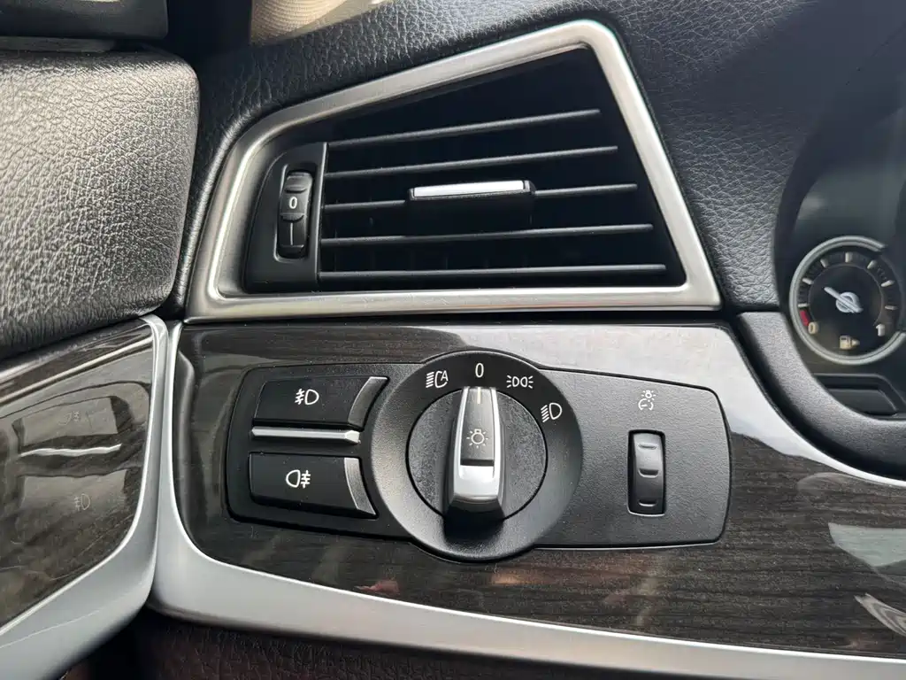 BMW 5 Series — миниатюра 18