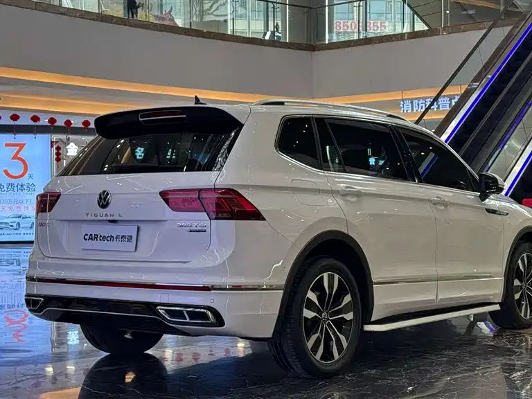 Volkswagen Tiguan L L 2022 380TSI AT R-Line 7 мест