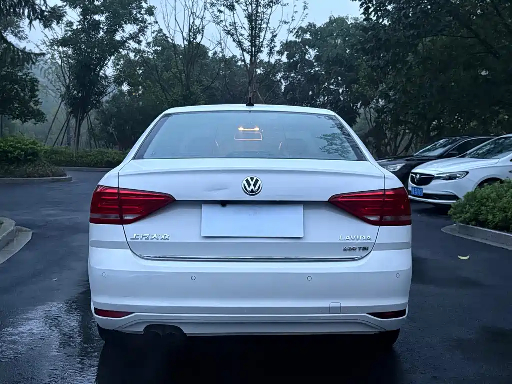 Volkswagen Lavida — миниатюра 5