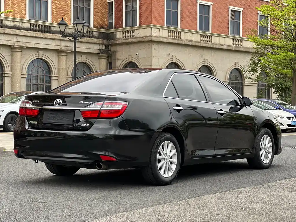 TOYOTA CAMRY