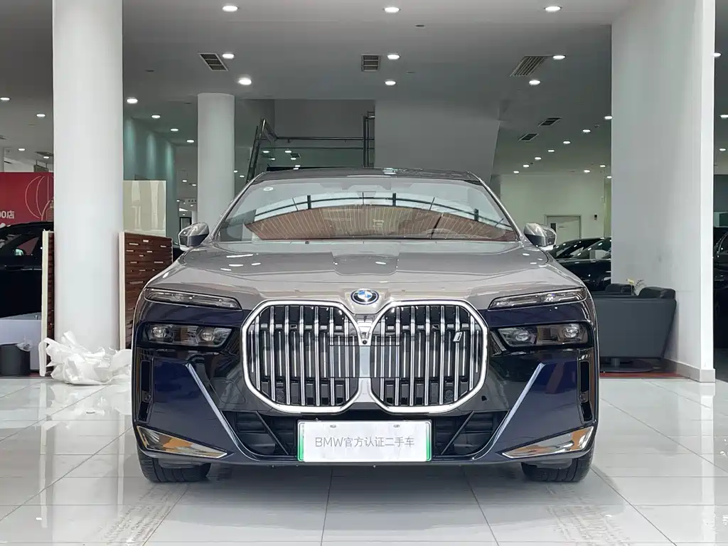 BMW I7