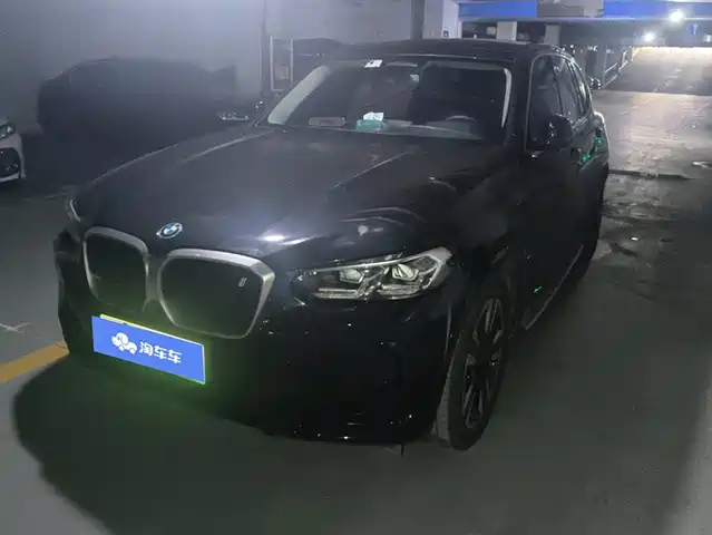 BMW IX3 2025