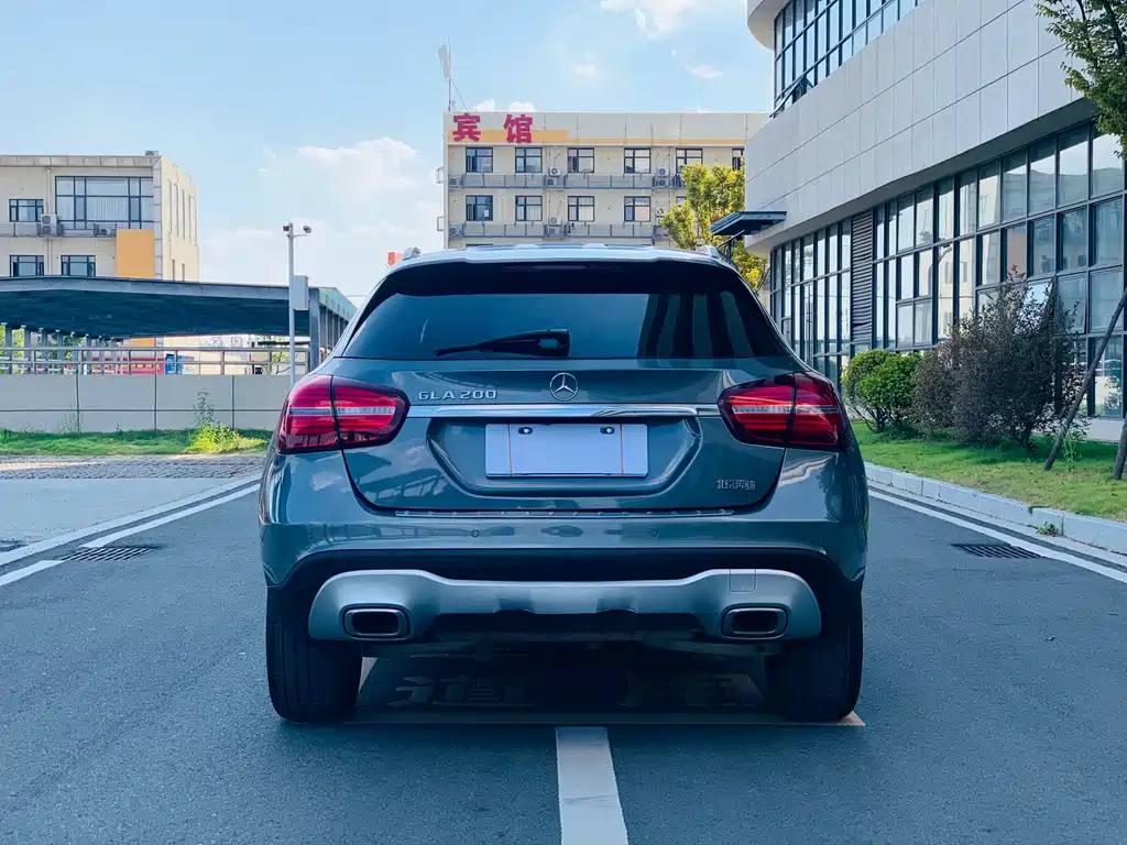 MERCEDES-BENZ  GLA